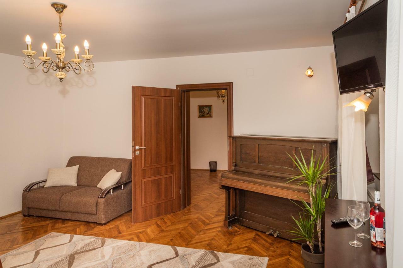 Musik Apartments Old Town Сибиу Экстерьер фото